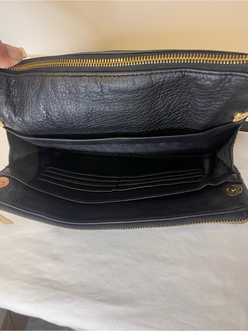 Michael Kors Leather Trisha Triple Compartment Crossbody Gold Hardware EUC - Picture 10 of 16